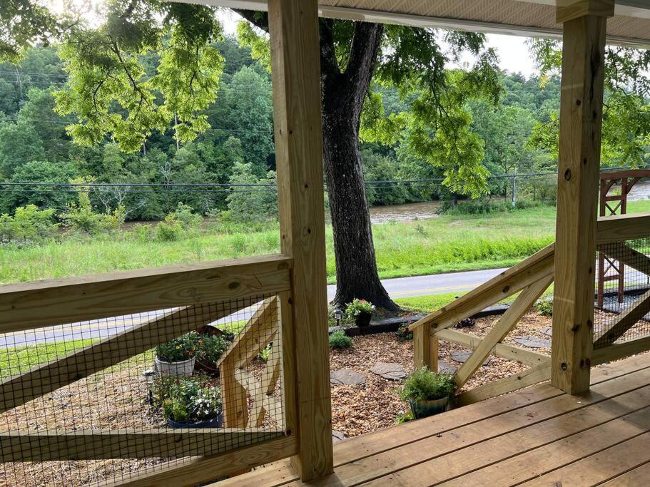 Riverside Relaxer W/Hot Tub+Fire Pit +Wifi & View Franklin Εξωτερικό φωτογραφία